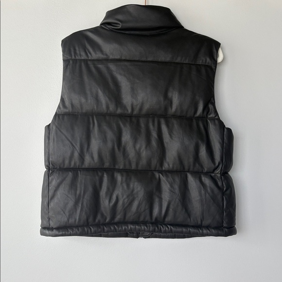 Faux Leather Puffer Vest size medium Bagatelle collection - Picture 8 of 8